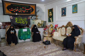 دهمین سوگواره عاشورایی عکس هیأت-مهناز نوریان-مجالس احیای امراهل‌البیت علیهم‌السلام مجموعه عکس-دوربین دیجیتال-هر خانه یک هیأت (روضه خانگی)
