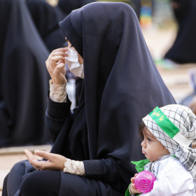 دهمین سوگواره عاشورایی عکس هیأت-عبداله قریشی زاده-مجالس احیای امراهل‌البیت علیهم‌السلام مجموعه عکس-دوربین دیجیتال-همه اعضای یک پیکر همه سرباز یک سنگر (رعایت مسائل بهداشتی در هیأت)