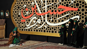 دهمین سوگواره عاشورایی عکس هیأت-محمدمهدی بهرامیان-مجالس احیای امراهل‌البیت علیهم‌السلام مجموعه عکس-دوربین دیجیتال-ز کودکی خادم این تبار محترمم (خادمی کودکان)