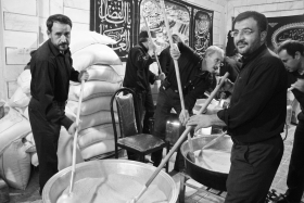 سوگواره پنجم-عکس 39-پویا بیات-جلسه هیأت