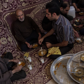 سوگواره پنجم-عکس 3-احسان شکیبا-جلسه هیأت فضای بیرونی