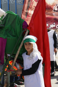 دهمین سوگواره عاشورایی عکس هیأت-محسن رستمی-مجالس احیای امراهل‌البیت علیهم‌السلام مجموعه عکس-دوربین دیجیتال-ز کودکی خادم این تبار محترمم (خادمی کودکان)