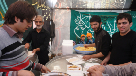 سوگواره اول-عکس 34-مسعود زندی شیرازی-جلسه هیأت فضای بیرونی