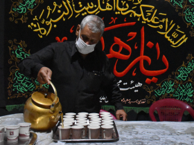 دهمین سوگواره عاشورایی عکس هیأت-محمدمهدی بهرامیان-مجالس احیای امراهل‌البیت علیهم‌السلام مجموعه عکس-دوربین دیجیتال-همه اعضای یک پیکر همه سرباز یک سنگر (رعایت مسائل بهداشتی در هیأت)