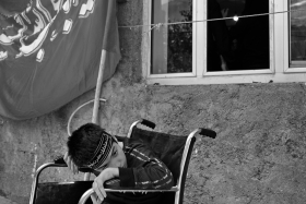 دهمین سوگواره عاشورایی عکس هیأت-محمدرضا بهمرام-مجالس احیای امراهل‌البیت علیهم‌السلام مجموعه عکس-دوربین دیجیتال-ز کودکی خادم این تبار محترمم (خادمی کودکان)