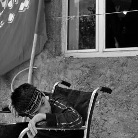 دهمین سوگواره عاشورایی عکس هیأت-محمدرضا بهمرام-مجالس احیای امراهل‌البیت علیهم‌السلام مجموعه عکس-دوربین دیجیتال-ز کودکی خادم این تبار محترمم (خادمی کودکان)