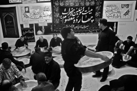 سوگواره چهارم-عکس 21-پویا بیات-جلسه هیأت فضای بیرونی