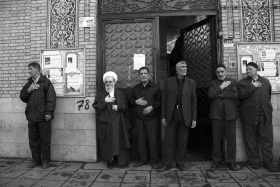سوگواره سوم-عکس 13-سید مهران میرفصیحی-جلسه هیأت فضای بیرونی