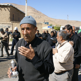 دهمین سوگواره عاشورایی عکس هیأت-محسن رستمی-مجالس احیای امراهل‌البیت علیهم‌السلام مجموعه عکس-دوربین دیجیتال-با یا حسین یا حسین پیر می شویم (پیرغلامان)