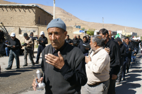 دهمین سوگواره عاشورایی عکس هیأت-محسن رستمی-مجالس احیای امراهل‌البیت علیهم‌السلام مجموعه عکس-دوربین دیجیتال-با یا حسین یا حسین پیر می شویم (پیرغلامان)