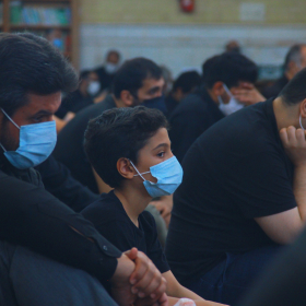 دهمین سوگواره عاشورایی عکس هیأت-امیر حسین  سمسار -مجالس احیای امراهل‌البیت علیهم‌السلام مجموعه عکس-دوربین دیجیتال-همه اعضای یک پیکر همه سرباز یک سنگر (رعایت مسائل بهداشتی در هیأت)