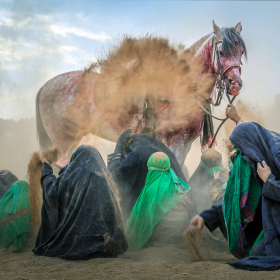 فراخوان ششمین سوگواره عاشورایی عکس هیأت-امیرحسین کمالی-بخش اصلی -جلسه هیأت