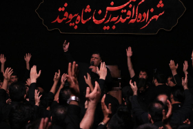 سوگواره پنجم-عکس 8-حسن تورانى-جلسه هیأت فضای بیرونی