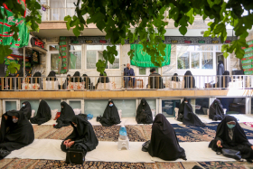 دهمین سوگواره عاشورایی عکس هیأت-بهزاد علیپور-مجالس احیای امراهل‌البیت علیهم‌السلام مجموعه عکس-دوربین دیجیتال-هر خانه یک هیأت (روضه خانگی)