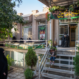دهمین سوگواره عاشورایی عکس هیأت-مهناز نوریان-مجالس احیای امراهل‌البیت علیهم‌السلام مجموعه عکس-دوربین دیجیتال-هر خانه یک هیأت (روضه خانگی)