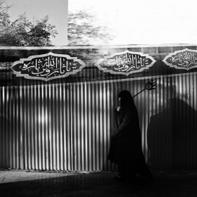 سوگواره چهارم-عکس 25-پویا بیات-جلسه هیأت فضای بیرونی