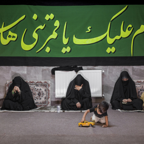 دهمین سوگواره عاشورایی عکس هیأت-پوریا ترابی-مجالس احیای امراهل‌البیت علیهم‌السلام مجموعه عکس-دوربین دیجیتال-ز کودکی خادم این تبار محترمم (خادمی کودکان)