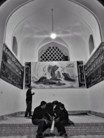 فراخوان ششمین سوگواره عاشورایی عکس هیأت-حسین حسنی مقدم-بخش اصلی -جلسه هیأت