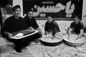 سوگواره چهارم-عکس 22-پویا بیات-جلسه هیأت فضای بیرونی
