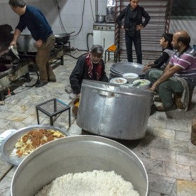 سوگواره پنجم-عکس 18-حسین یونسی-جلسه هیأت فضای بیرونی