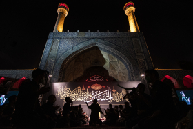 دهمین سوگواره عاشورایی عکس هیأت-احسان جزینی-مجالس احیای امراهل‌البیت علیهم‌السلام مجموعه عکس-دوربین دیجیتال-ز کودکی خادم این تبار محترمم (خادمی کودکان)