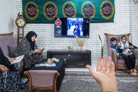 دهمین سوگواره عاشورایی عکس هیأت-تهمینه رحمانی-مجالس احیای امراهل‌البیت علیهم‌السلام مجموعه عکس-دوربین دیجیتال-هر خانه یک هیأت (روضه خانگی)