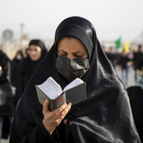 دهمین سوگواره عاشورایی عکس هیأت-علی ابک-مجالس احیای امراهل‌البیت علیهم‌السلام مجموعه عکس-دوربین دیجیتال-اقامه عزا (گزارشی از روند برگزاری مراسم هیأت از ابتدا تا انتها)
