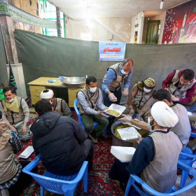 دهمین سوگواره عاشورایی عکس هیأت-بهزاد علیپور-مجالس احیای امراهل‌البیت علیهم‌السلام مجموعه عکس-دوربین دیجیتال-میاندار هیأت، میاندار خدمت (هیأت و خدمات اجتماعی)