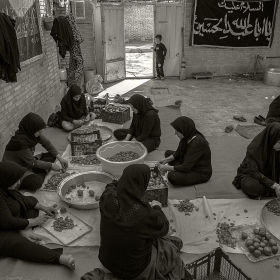 دهمین سوگواره عاشورایی عکس هیأت-مریم آل مومن دهکردی-مجالس احیای امراهل‌البیت علیهم‌السلام مجموعه عکس-دوربین دیجیتال-هر خانه یک هیأت (روضه خانگی)