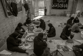 دهمین سوگواره عاشورایی عکس هیأت-مریم آل مومن دهکردی-مجالس احیای امراهل‌البیت علیهم‌السلام مجموعه عکس-دوربین دیجیتال-هر خانه یک هیأت (روضه خانگی)