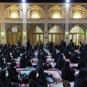 دهمین سوگواره عاشورایی عکس هیأت-احسان جزینی-مجالس احیای امراهل‌البیت علیهم‌السلام مجموعه عکس-دوربین دیجیتال-ز کودکی خادم این تبار محترمم (خادمی کودکان)