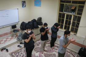 دهمین سوگواره عاشورایی عکس هیأت-محمد  آهنگر-مجالس احیای امراهل‌البیت علیهم‌السلام مجموعه عکس-دوربین دیجیتال-میاندار هیأت، میاندار خدمت (هیأت و خدمات اجتماعی)