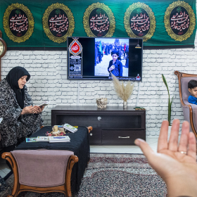 دهمین سوگواره عاشورایی عکس هیأت-تهمینه رحمانی-مجالس احیای امراهل‌البیت علیهم‌السلام مجموعه عکس-دوربین دیجیتال-هر خانه یک هیأت (روضه خانگی)