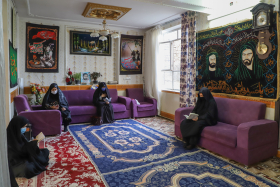 دهمین سوگواره عاشورایی عکس هیأت-مهناز نوریان-مجالس احیای امراهل‌البیت علیهم‌السلام مجموعه عکس-دوربین دیجیتال-هر خانه یک هیأت (روضه خانگی)