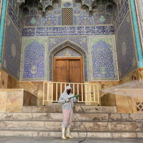 دهمین سوگواره عاشورایی عکس هیأت-مجید حجتی-مجالس احیای امراهل‌البیت علیهم‌السلام مجموعه عکس-دوربین دیجیتال-همه اعضای یک پیکر همه سرباز یک سنگر (رعایت مسائل بهداشتی در هیأت)