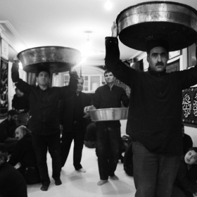 سوگواره چهارم-عکس 20-پویا بیات-جلسه هیأت فضای بیرونی