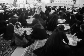 سوگواره چهارم-عکس 13-پویا بیات-جلسه هیأت فضای بیرونی