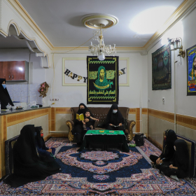دهمین سوگواره عاشورایی عکس هیأت-مهناز نوریان-مجالس احیای امراهل‌البیت علیهم‌السلام مجموعه عکس-دوربین دیجیتال-هر خانه یک هیأت (روضه خانگی)