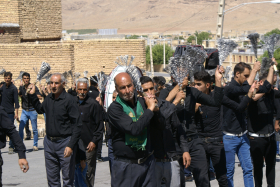 دهمین سوگواره عاشورایی عکس هیأت-محسن رستمی-مجالس احیای امراهل‌البیت علیهم‌السلام مجموعه عکس-دوربین دیجیتال-با یا حسین یا حسین پیر می شویم (پیرغلامان)