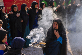 دهمین سوگواره عاشورایی عکس هیأت-اسحاق آقایی منصور اباد-مجالس احیای امراهل‌البیت علیهم‌السلام مجموعه عکس-دوربین دیجیتال-اقامه عزا (گزارشی از روند برگزاری مراسم هیأت از ابتدا تا انتها)