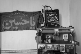 دهمین سوگواره عاشورایی عکس هیأت-علی اصغر  فیض اللهی-مجالس احیای امراهل‌البیت علیهم‌السلام مجموعه عکس-دوربین دیجیتال-همه اعضای یک پیکر همه سرباز یک سنگر (رعایت مسائل بهداشتی در هیأت)