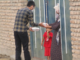 دهمین سوگواره عاشورایی عکس هیأت-بهنام گلستانی-مجالس احیای امراهل‌البیت علیهم‌السلام مجموعه عکس-دوربین دیجیتال-میاندار هیأت، میاندار خدمت (هیأت و خدمات اجتماعی)