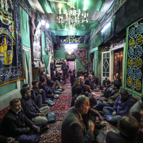 سوگواره چهارم-عکس 5-محمد مهیمنی-جلسه هیأت فضای داخلی