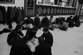 سوگواره چهارم-عکس 33-پویا بیات-جلسه هیأت فضای بیرونی