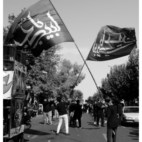 دهمین سوگواره عاشورایی عکس هیأت-سید علی رضا قاهانی-مجالس احیای امراهل‌البیت علیهم‌السلام مجموعه عکس-دوربین دیجیتال-همه اعضای یک پیکر همه سرباز یک سنگر (رعایت مسائل بهداشتی در هیأت)