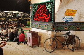 سوگواره پنجم-عکس 17-مهدی بابادی-جلسه هیأت
