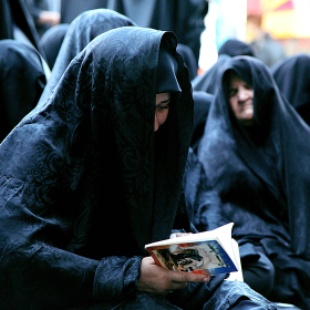 سوگواره چهارم-عکس 42-منا نیکوگفتار-جلسه هیأت فضای بیرونی