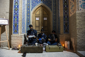 دهمین سوگواره عاشورایی عکس هیأت-احسان جزینی-مجالس احیای امراهل‌البیت علیهم‌السلام مجموعه عکس-دوربین دیجیتال-ز کودکی خادم این تبار محترمم (خادمی کودکان)