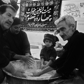 سوگواره چهارم-عکس 4-پویا بیات-جلسه هیأت فضای بیرونی