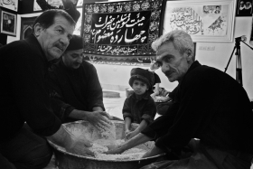 سوگواره چهارم-عکس 4-پویا بیات-جلسه هیأت فضای بیرونی